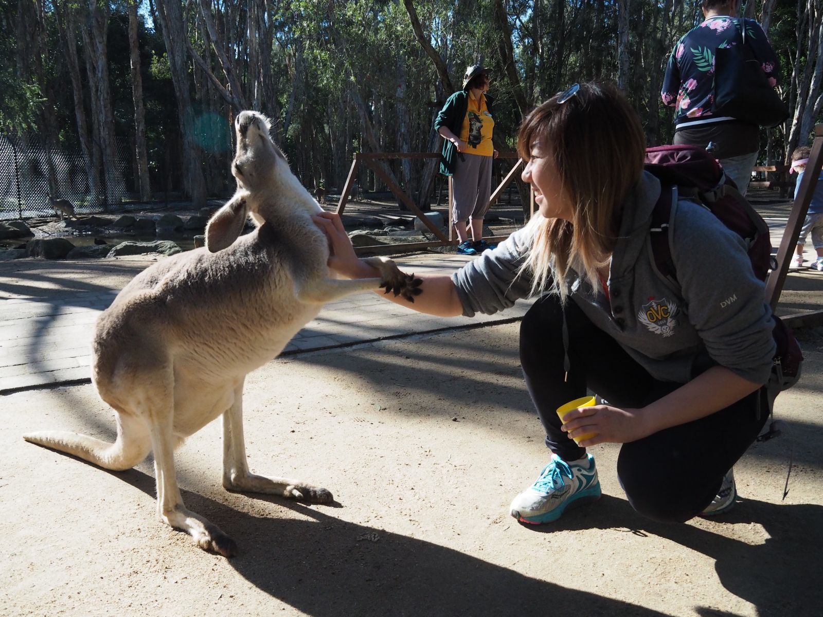 Photo of Arianne with a kangaroo